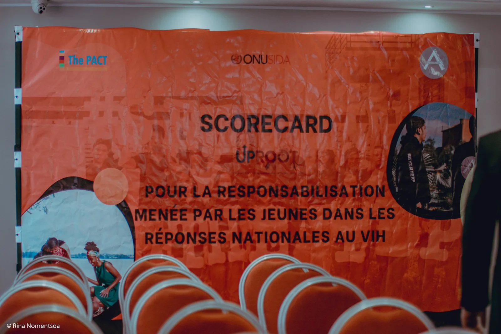 La bâche « Scorecard UPROOT pour la responsabilisation menée par les jeunes dans les réponses nationales au VIH »